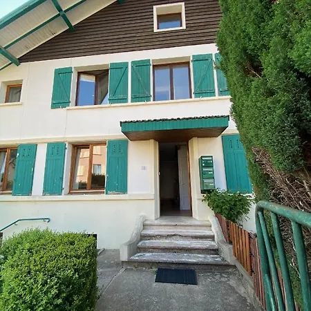 Les Brimbelles Apartment