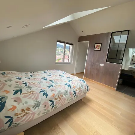 Les Brimbelles Apartment